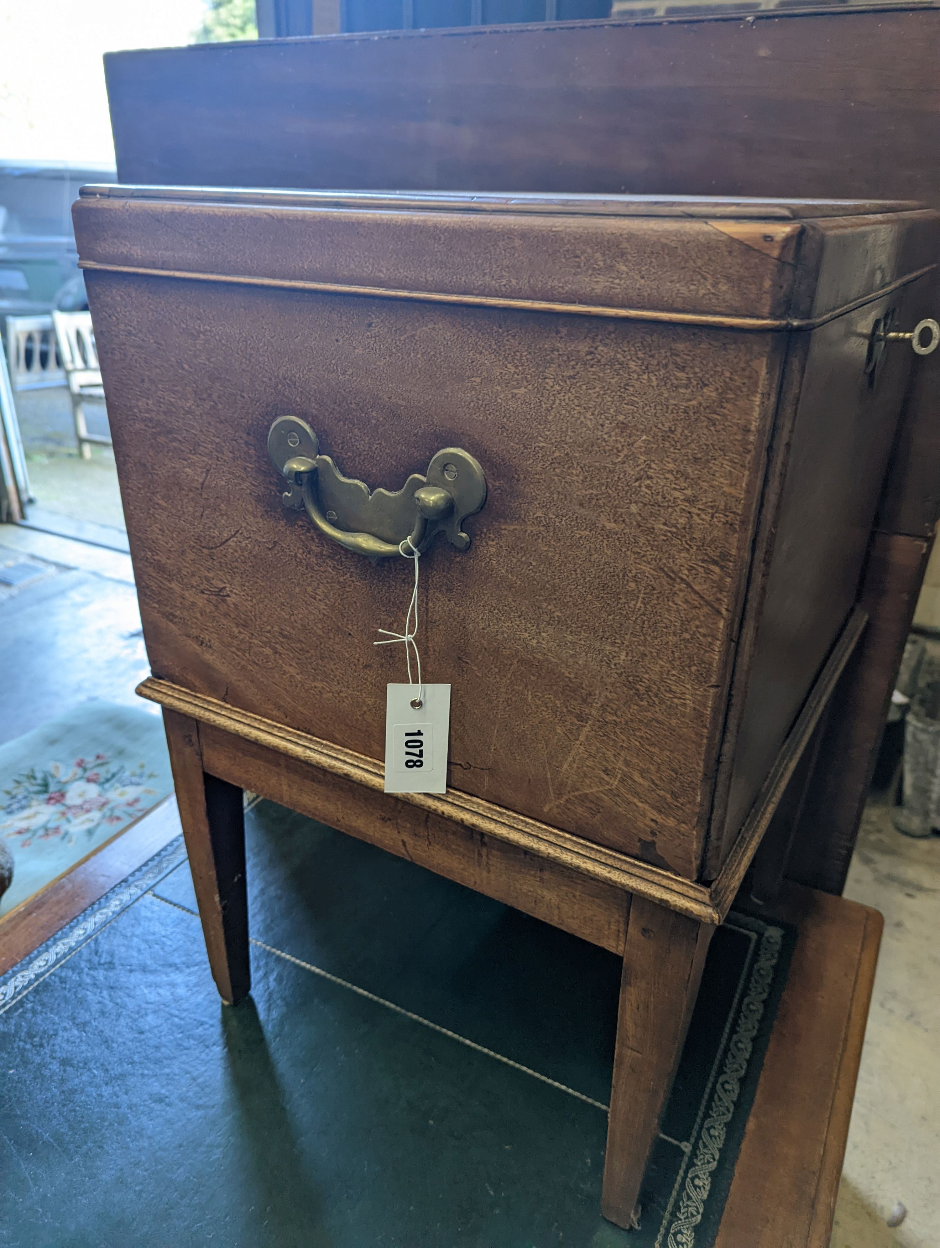 A George III mahogany cellaret, width 40cm, depth 40cm, height 63cm